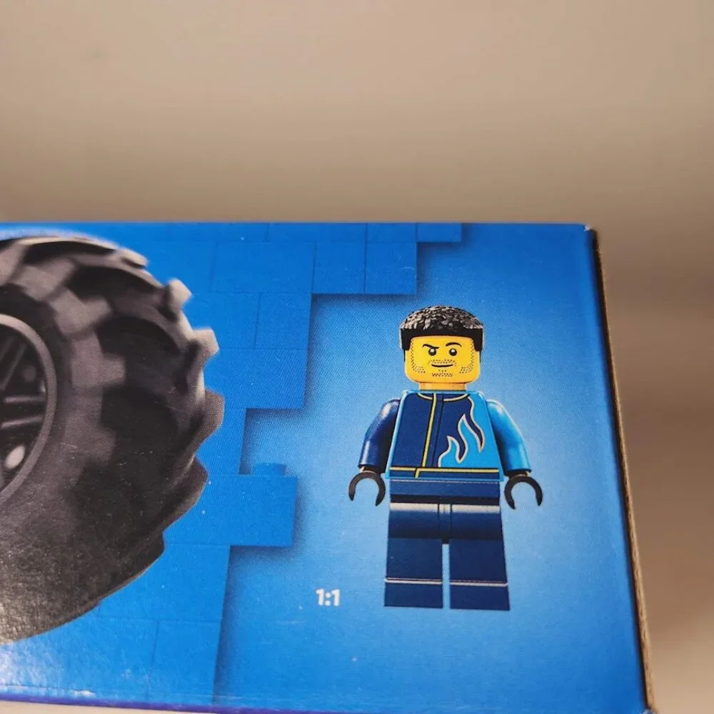 NEW LEGO CITY BLUE MONSTER TRUCK Off Road Car 60402 with Minifigure Driver  148 - Picture 4 of 10